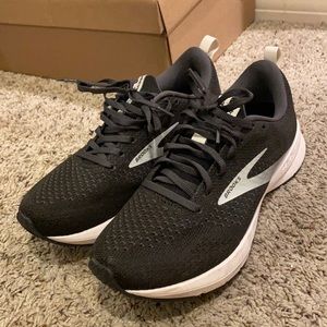 Brand new never work brooks